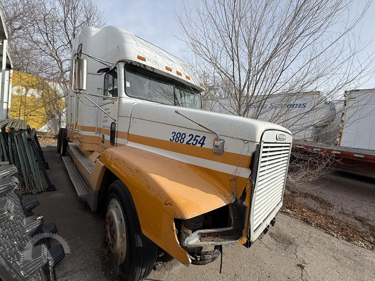1997-freightliner-fld120-image-3