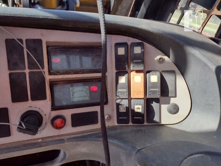 2013-jcb-527-55-image-7