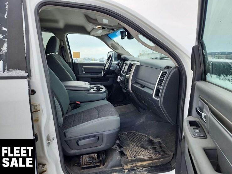 2015-ram-3500-slt-image-30