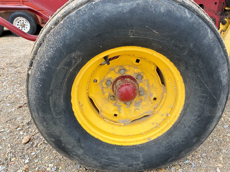 new-holland-br7080-image-10