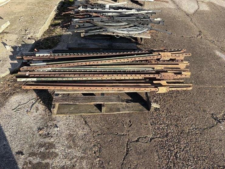 40-6'-t-posts-image-1