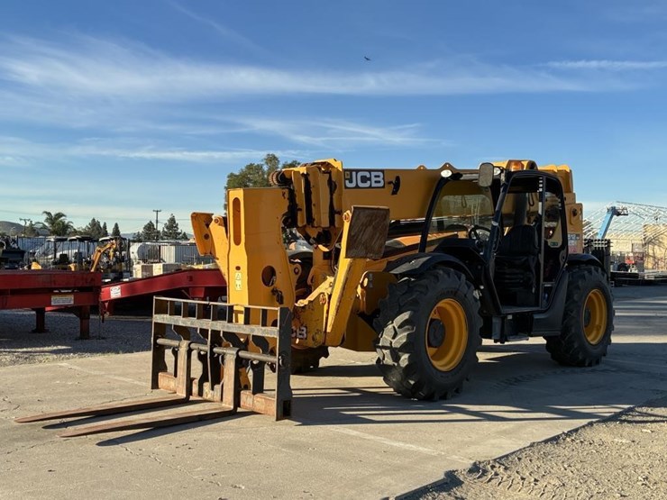 2019-jcb-512-56-image-2