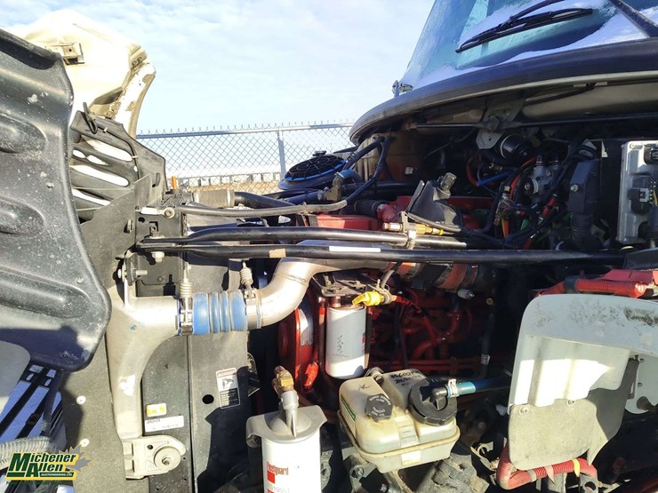 2009-freightliner-m2-106-image-19