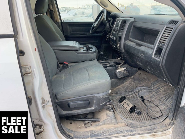 2016-ram-5500-4x4-s/a-service-truck-image-17