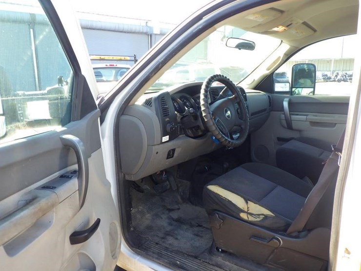 2014-chevrolet-3500hd-image-5