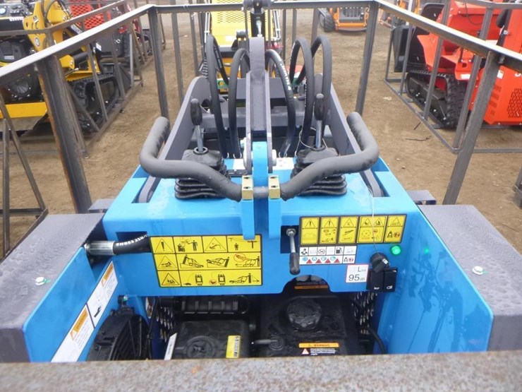 2025-agt-mx-mrt23-skid-steer-track-loader-image-12