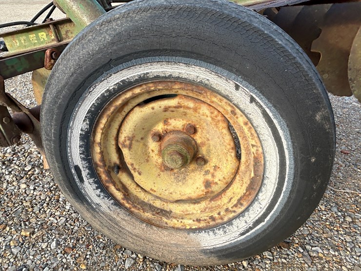 john-deere-8-image-3