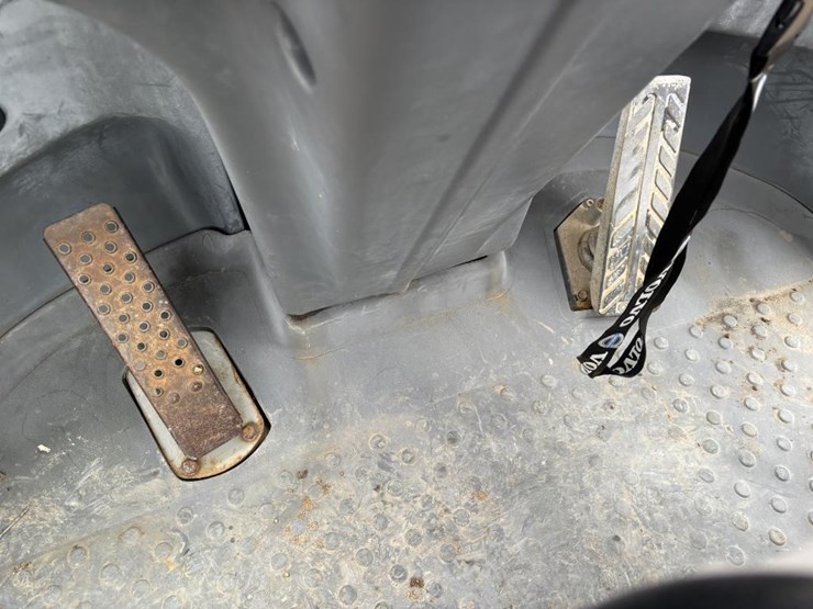 2012-volvo-l30b-image-31