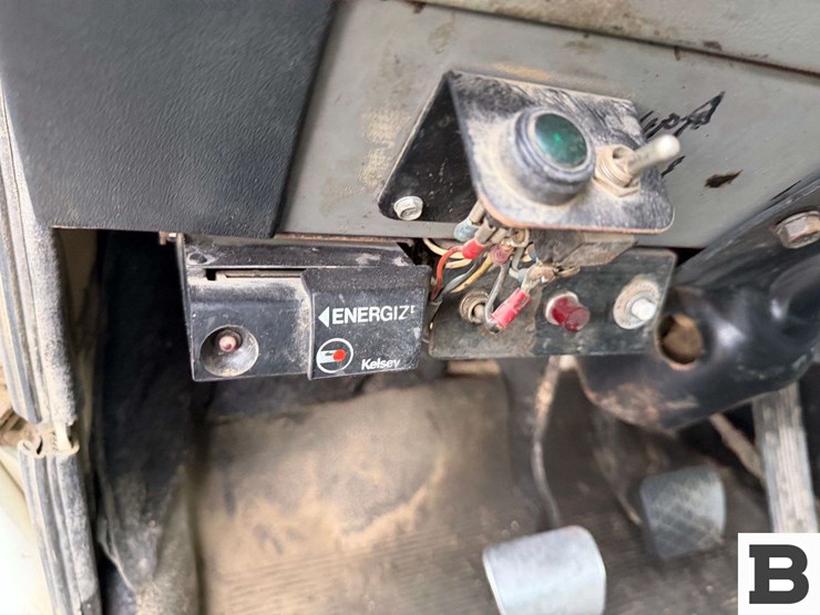 1996-freightliner-fl70-image-43