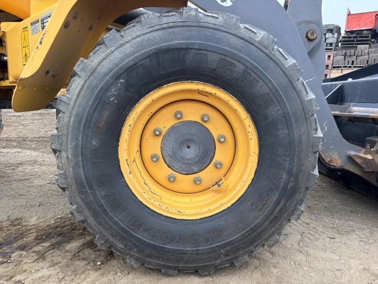 2012-volvo-l30b-image-16