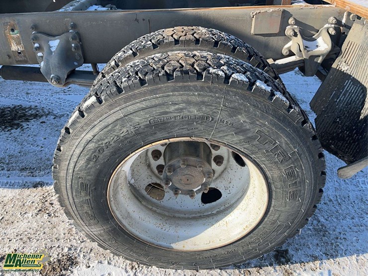 2004-sterling-l7500-image-11