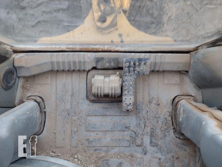 2005-caterpillar-420d-image-12