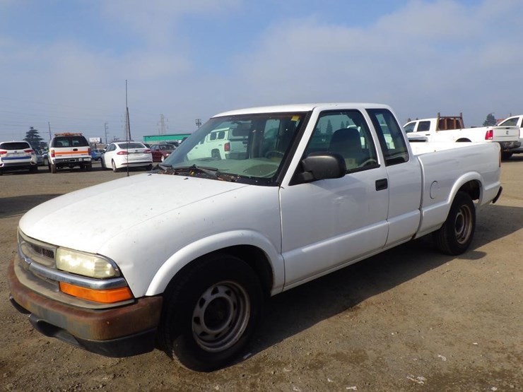 2003-chevrolet-s10-image-1