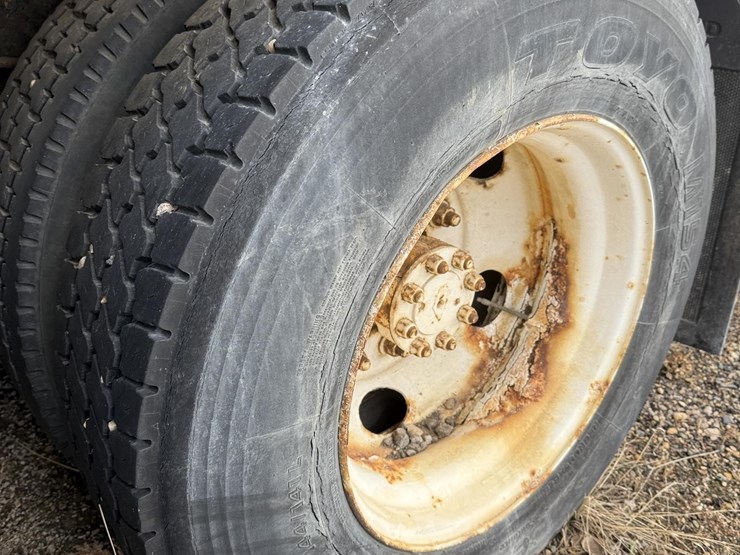 1998-international-4700-image-16