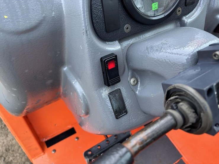 2015-jlg-g5-18a-image-24