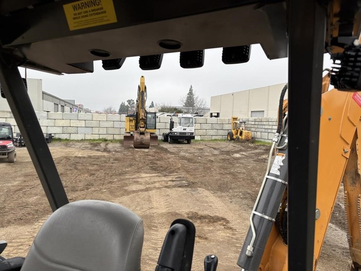 2018-case-580sn-image-52