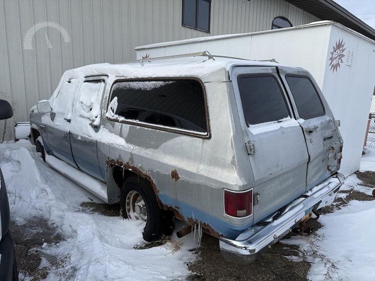 1983-chevrolet-suburban-image-3