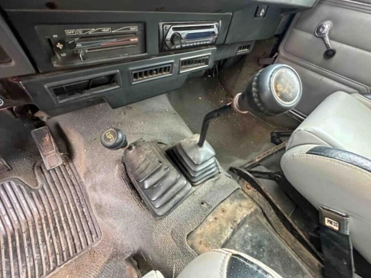 1989-jeep-wrangler-image-31