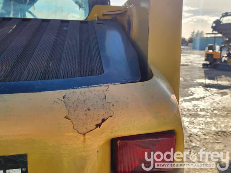 2011-caterpillar-236b3-image-16