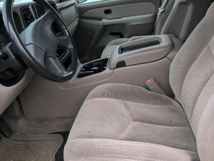 2003-chevrolet-tahoe-image-7