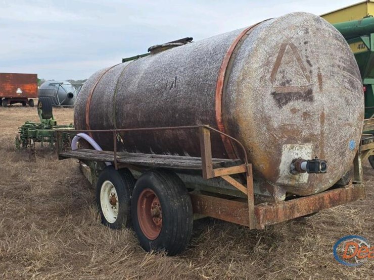 1000-gal-nurse-tank-on-trailer:-new-pump-image-9