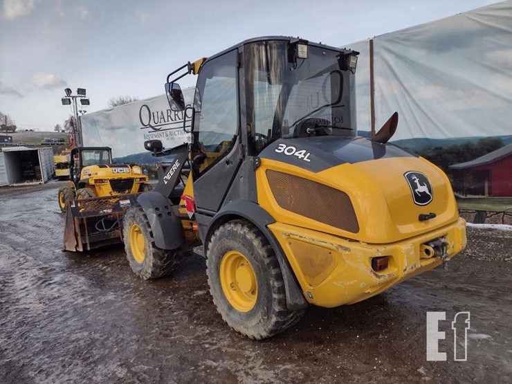 2021-deere-304l-image-31