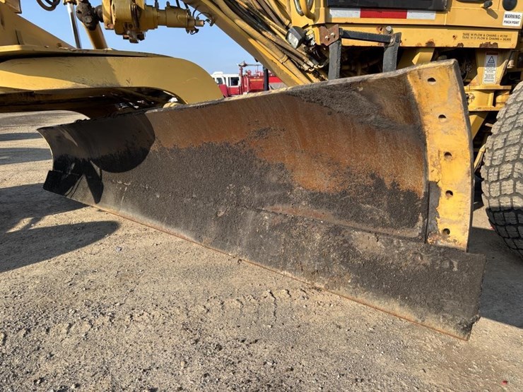 2005-caterpillar-143h-image-10