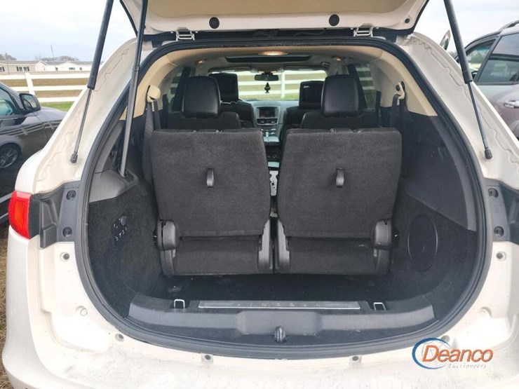 2013-lincoln-mkt-image-9