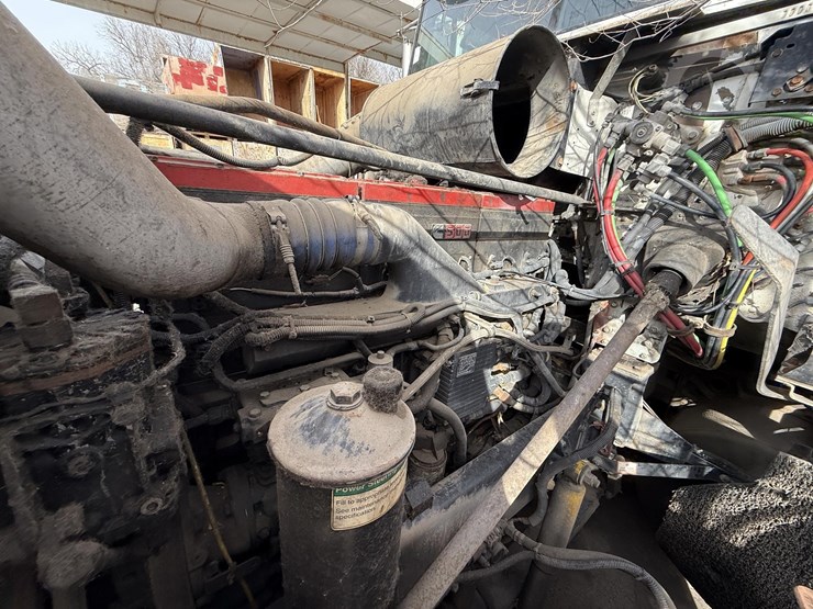 1997-freightliner-fld120-image-39