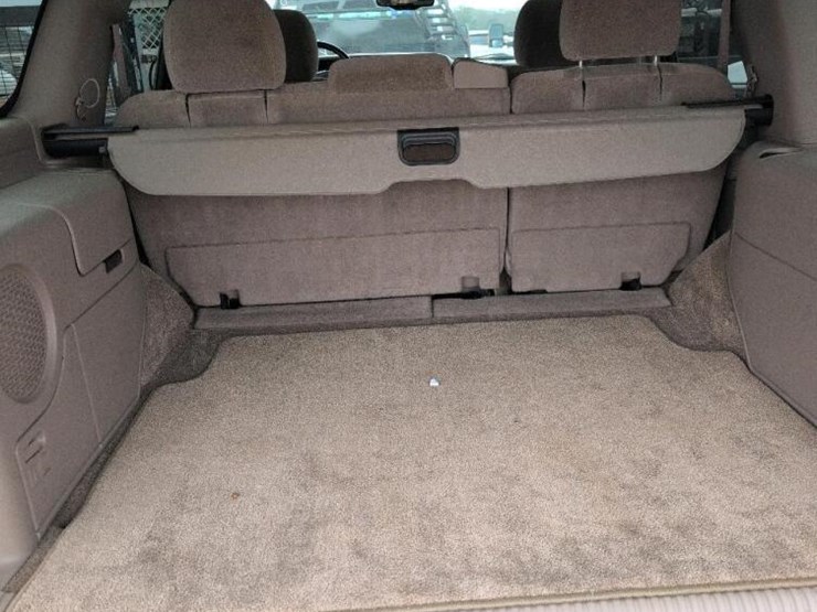 2003-chevrolet-tahoe-image-10