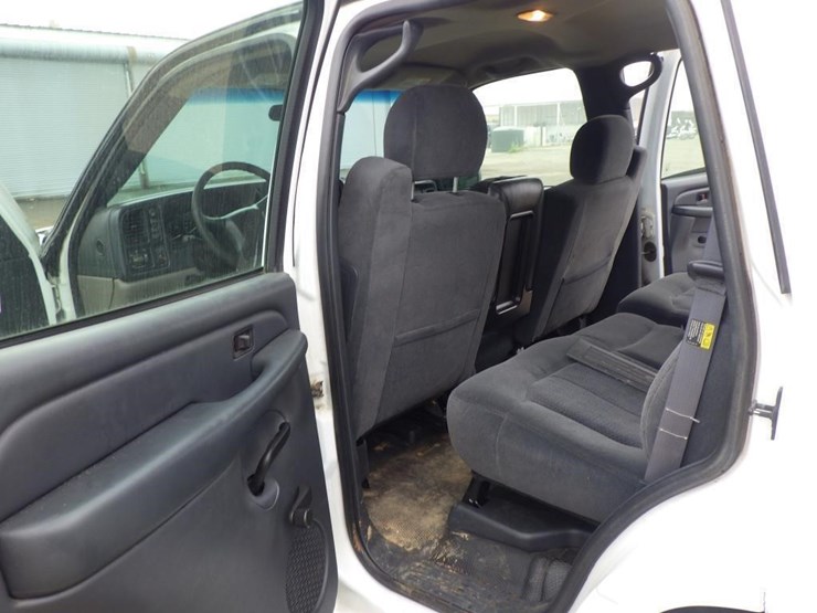 2002-chevrolet-tahoe-image-7