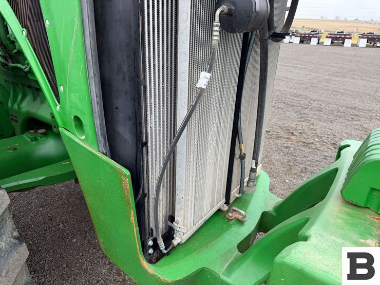 2011-john-deere-8310r-image-53
