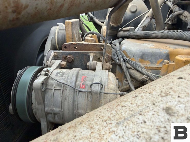 2003-international-7600-image-43