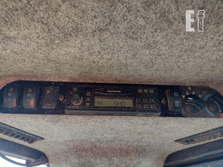 2008-deere-750j-image-9