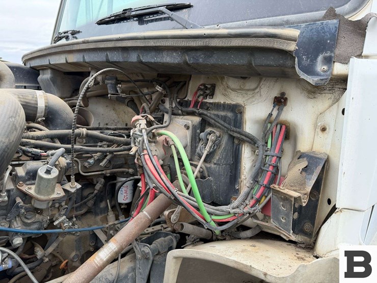 1996-freightliner-fl70-image-26