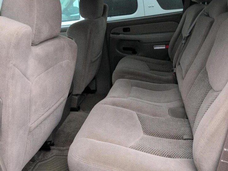 2003-chevrolet-tahoe-image-9