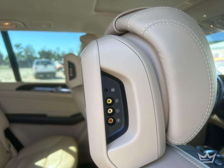 2017-mercedes-benz-gls450-awd-suv-image-24