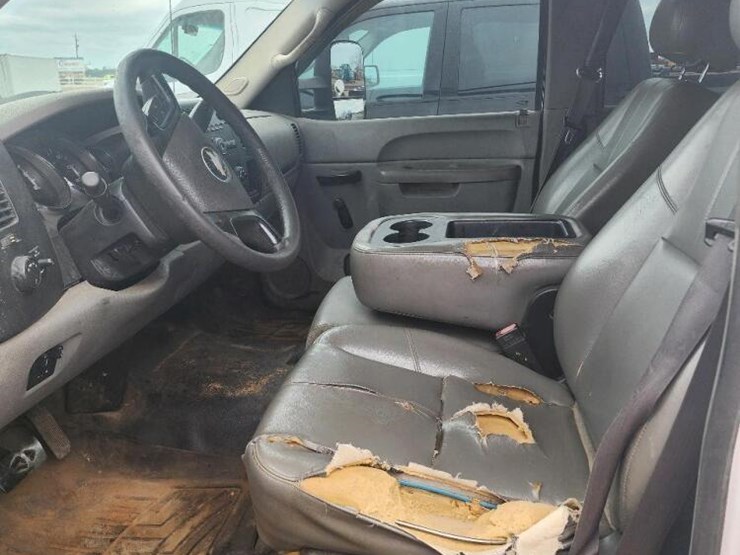 2011-chevrolet-silverado-2500-image-5