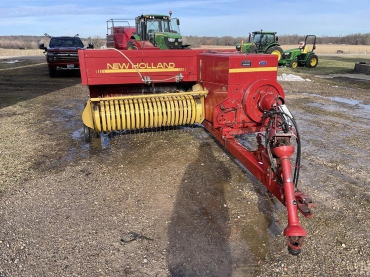 new-holland-565-image-3