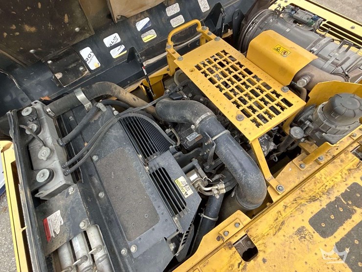 2015-komatsu-pc360-image-11