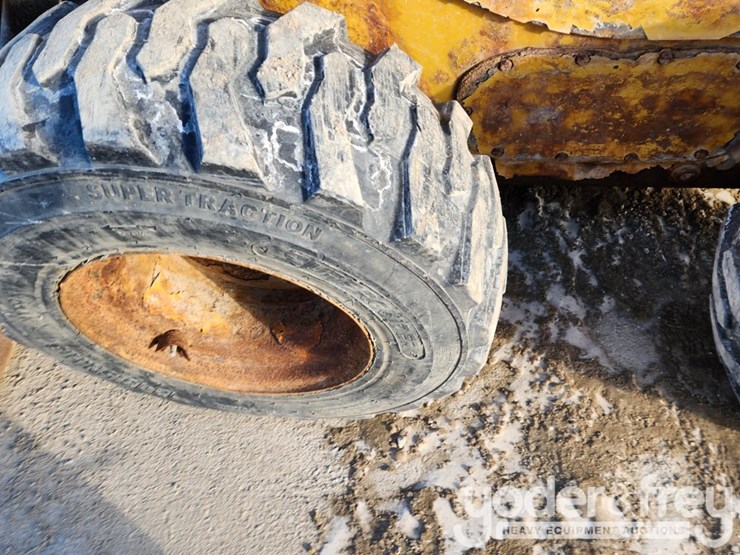 2011-caterpillar-236b3-image-10