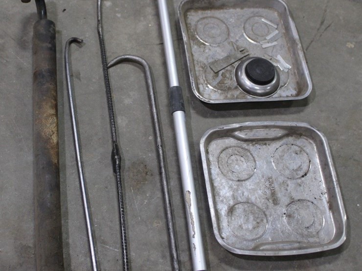 magnetic-roller-and-trays-with-handmade-hooks-image-2