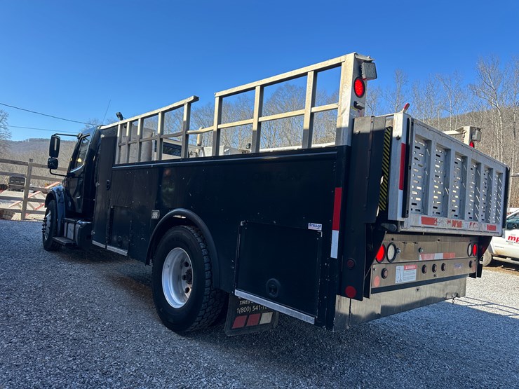 2017-freightliner-m2-106-image-4