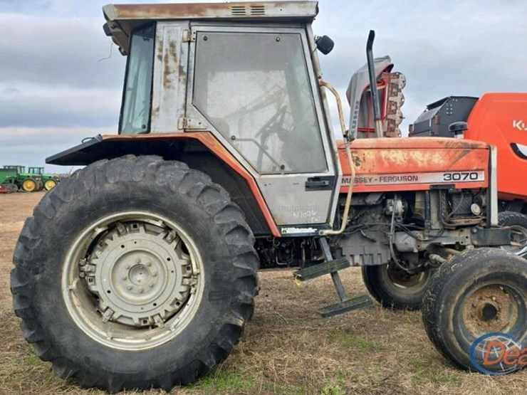 massey-ferguson-3070-tractor,-s/n-p083033:-cab-image-6
