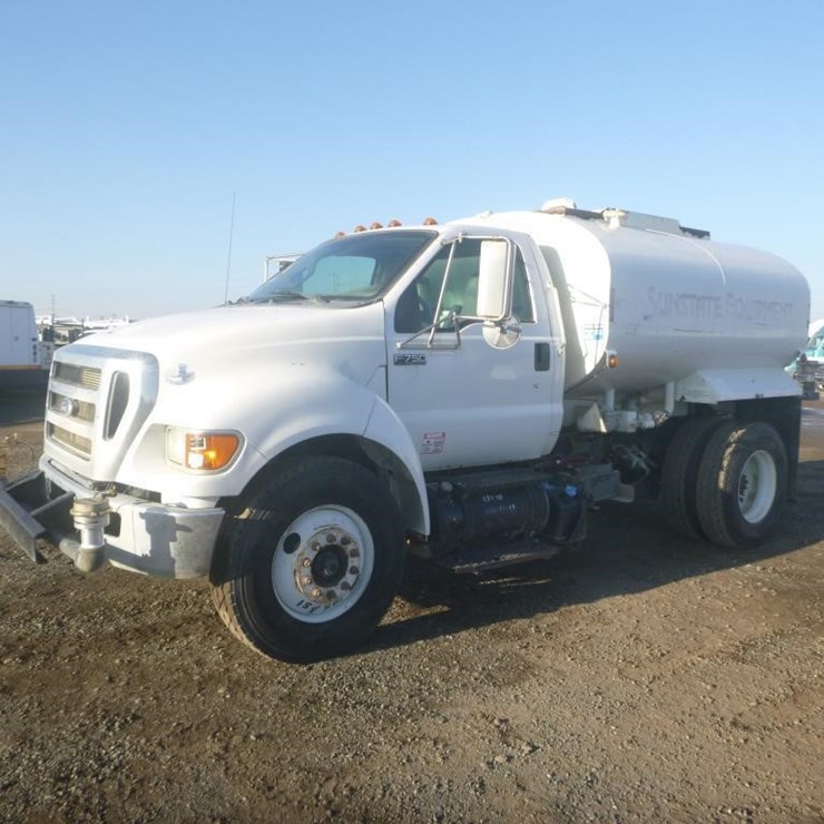 2015 FORD F750