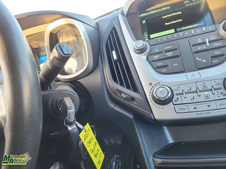 2017-chevrolet-equinox-lt-image-27