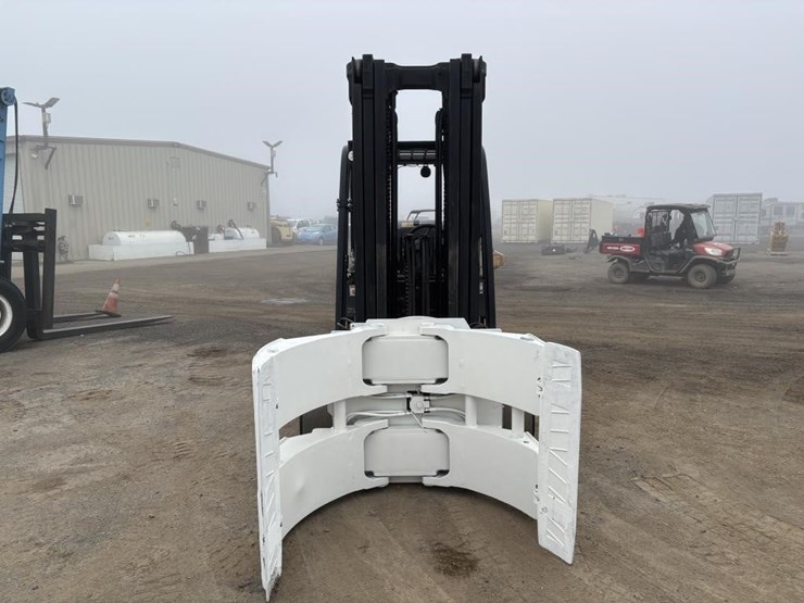 2017-yale-glc120vxntge100-forklift-image-6