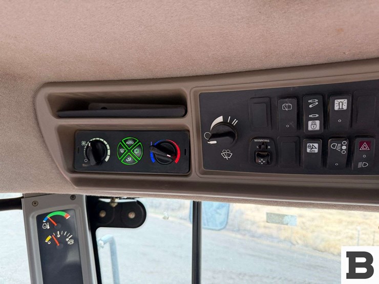 2014-case-ih-steiger-370-rowtrac-image-84