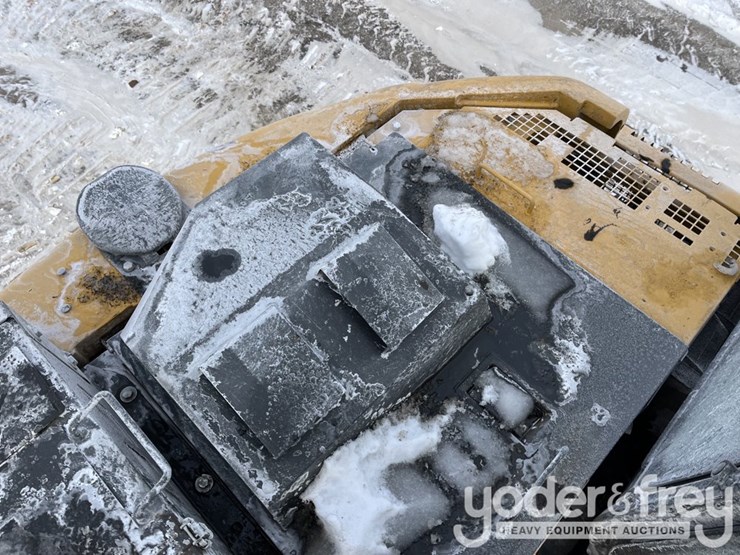 2022-deere-135g-image-19