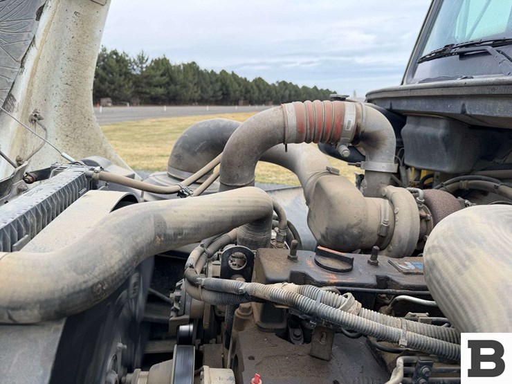 1996-freightliner-fl70-image-31